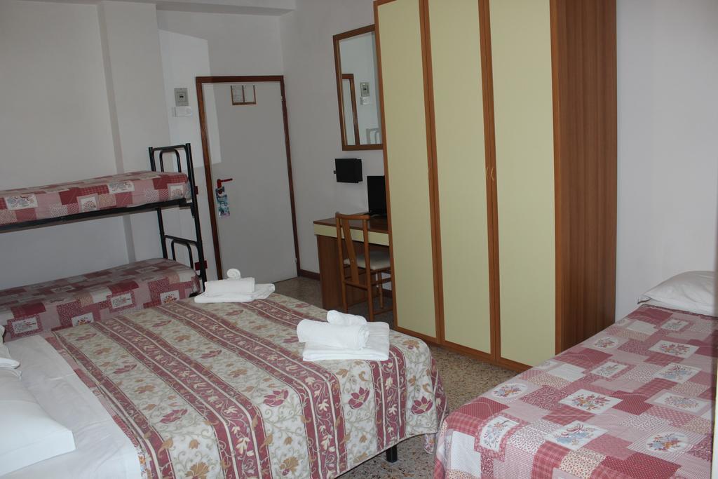 Hotel Santini Rimini Phòng bức ảnh